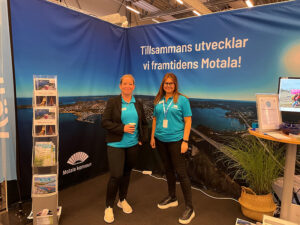 En stor vepa med Motalamotiv och texten Tillsammans utvecklar vi framtidens Motala! Foto.